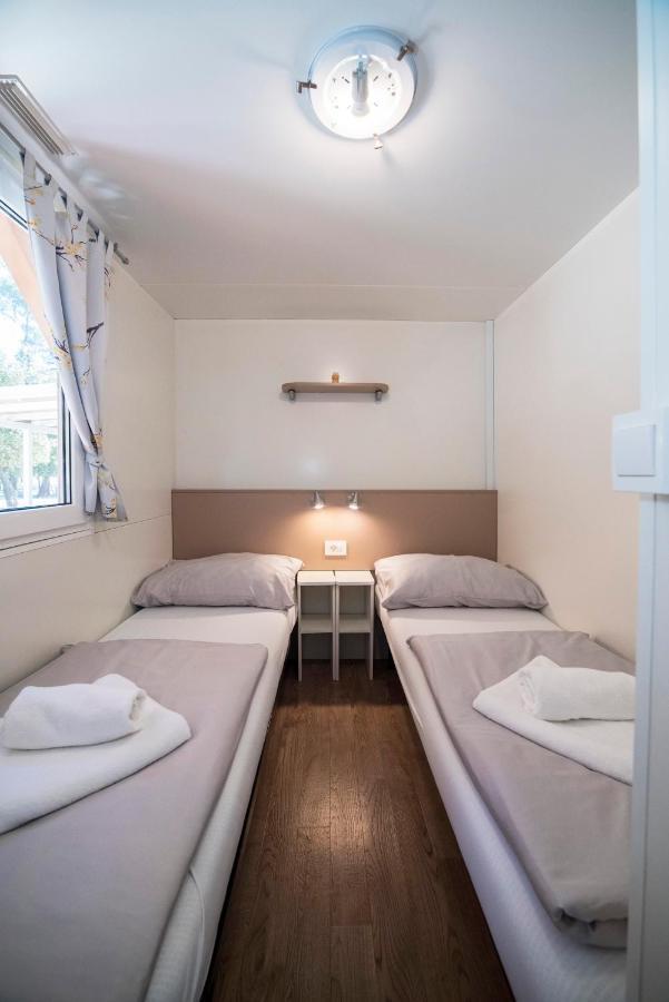 Mobile Home Cube, 3 Bedrooms, Free Parking, Wifi Biograd Na Moru Exterior photo